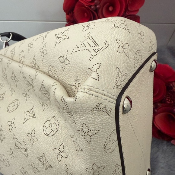 Authentic Louis Vuitton Babylone PM Mahina Leather - Picture 8 of 16